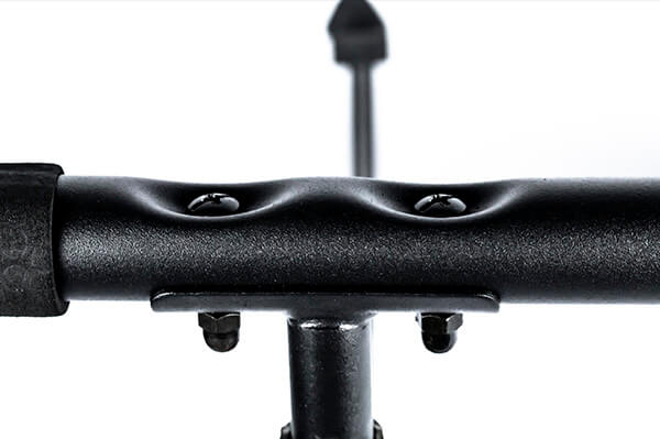 pull up bar close-up